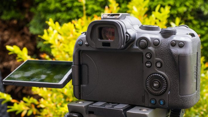 canon-eos-r6-mark-ii-14-711x400-1 Canon R6 II sở hữu màn hình LCD 3 inch với độ phân giải 1,62 triệu điểm ảnh