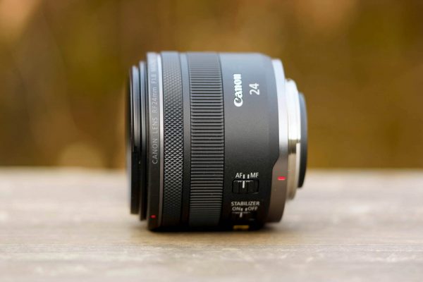 Canon RF 24mm f/1.8 Macro IS STM sở hữu thiết kế siêu nhỏ gọn