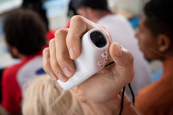 Canon ZOOM Digital Monocular sở hữu thiết kế nhỏ gọn và độc đáo