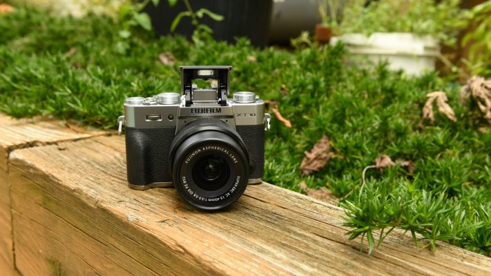 X-T30 được Fuji trang bị kính ngắm điện tử OLED 2,36 triệu điểm và độ phóng đại 0,62 lần