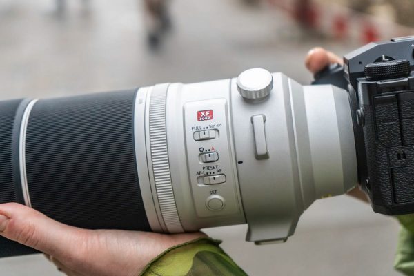 FUJIFILM XF 150-600mm f/5.6-8 R LM OIS WR có cấu tạo bền bỉ