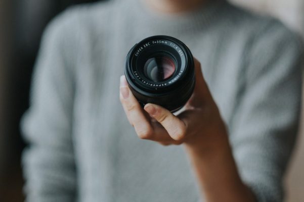 FUJIFILM XF 35mm f/1.4 R có thiết kế nhỏ gọn