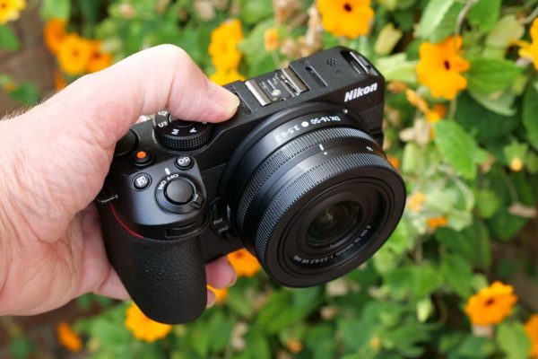 Nikon Z30 sử hữu thiết kế nhỏ gọn