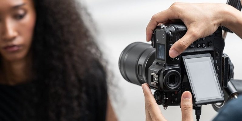 Nikon Z9 được trang bị kính ngắm điện tử Real-Live