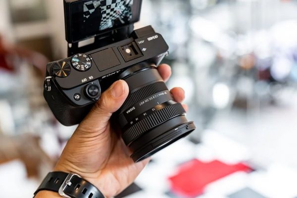 Sigma 10-18mm f/2.8 DC DN (Sony E)