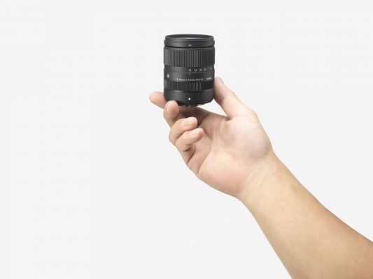 Sigma 18-50mm f/2.8 DC DN sở hữu thiết kế nhỏ gọn