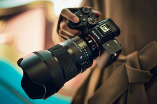sigma-50mm-f1-2-dg-dn-art-7-600x400-1 Khả năng lấy nét tự động trên Sigma 50mm f/1.2 được điều khiển bởi động cơ kép HLA