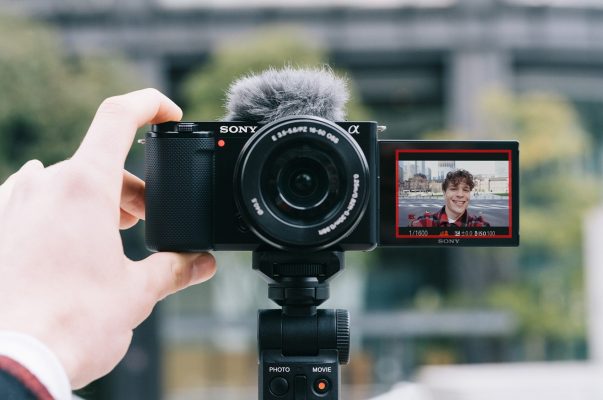 sony-zv-e10-1-603x400-1 Sony ZV-E10 được trang bị hệ thống lấy nét tự động Fast Hybrid với 425 điểm lấy nét bao phủ 84% khung hình