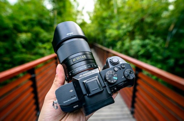 Viltrox AF 33mm được cấu tạo từ 10 thấu kính chia làm 9 nhóm